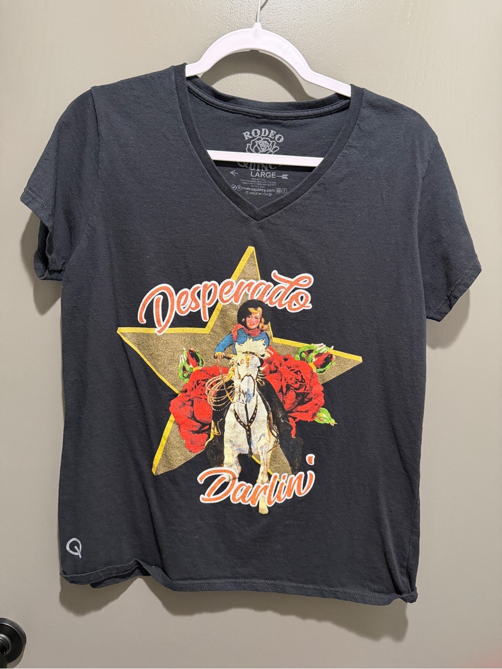 Rodeo Quincy Desperado Darlin' Graphic V-Neck Tee - Black